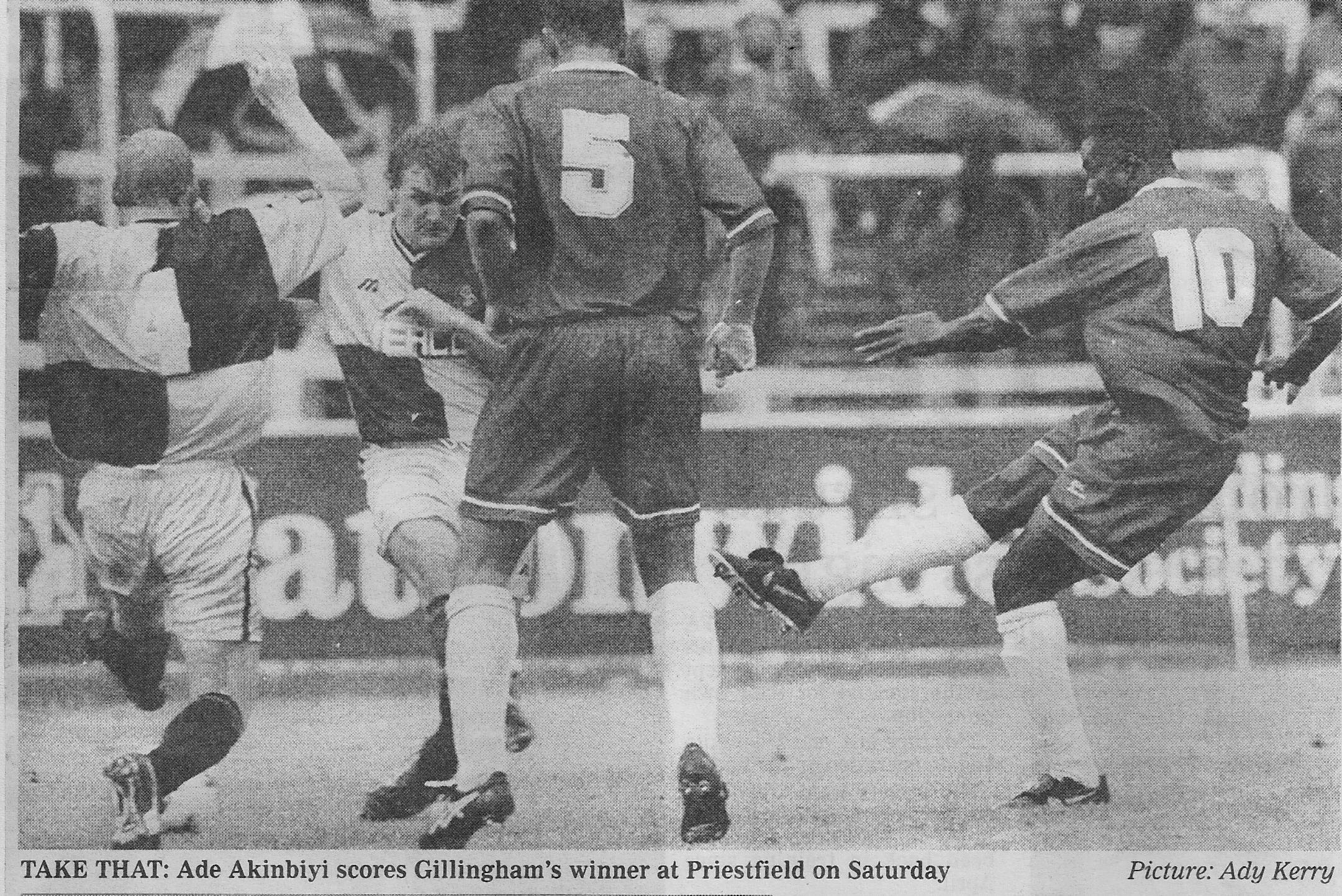 1997 10 11 Gillingham 08 Nicky Mohan+Ade Akinbiyi