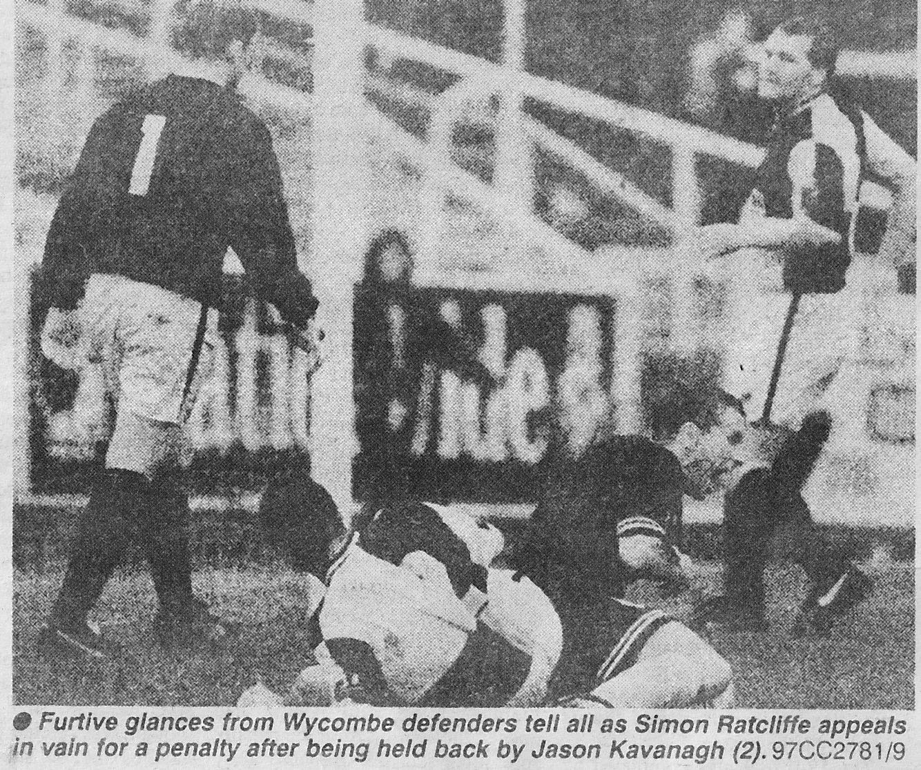 1997 10 11 Gillingham 09 defence