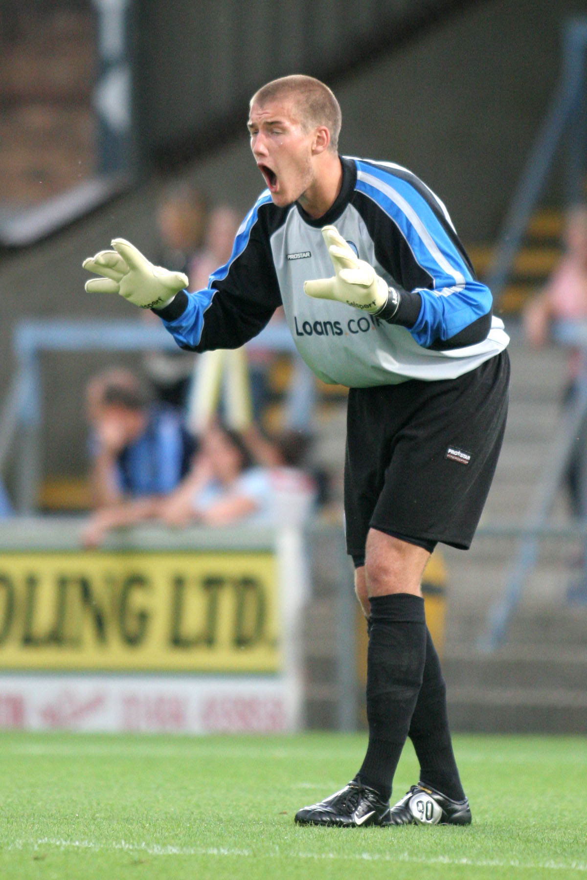 2006 07 26 Watford FR H 015 Adam Legzding