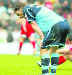 2010 05 01 Leyton Orient CCL1 A 02 Gareth Ainsworth