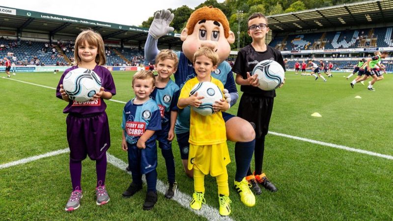 2019 08 03 Bolton SBL1 H 015 Mascots