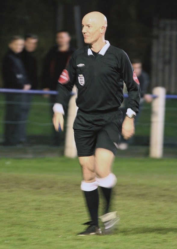 2005 01 19 Marlow Tsunami Appeal 06 Referee Dermot Gallacher