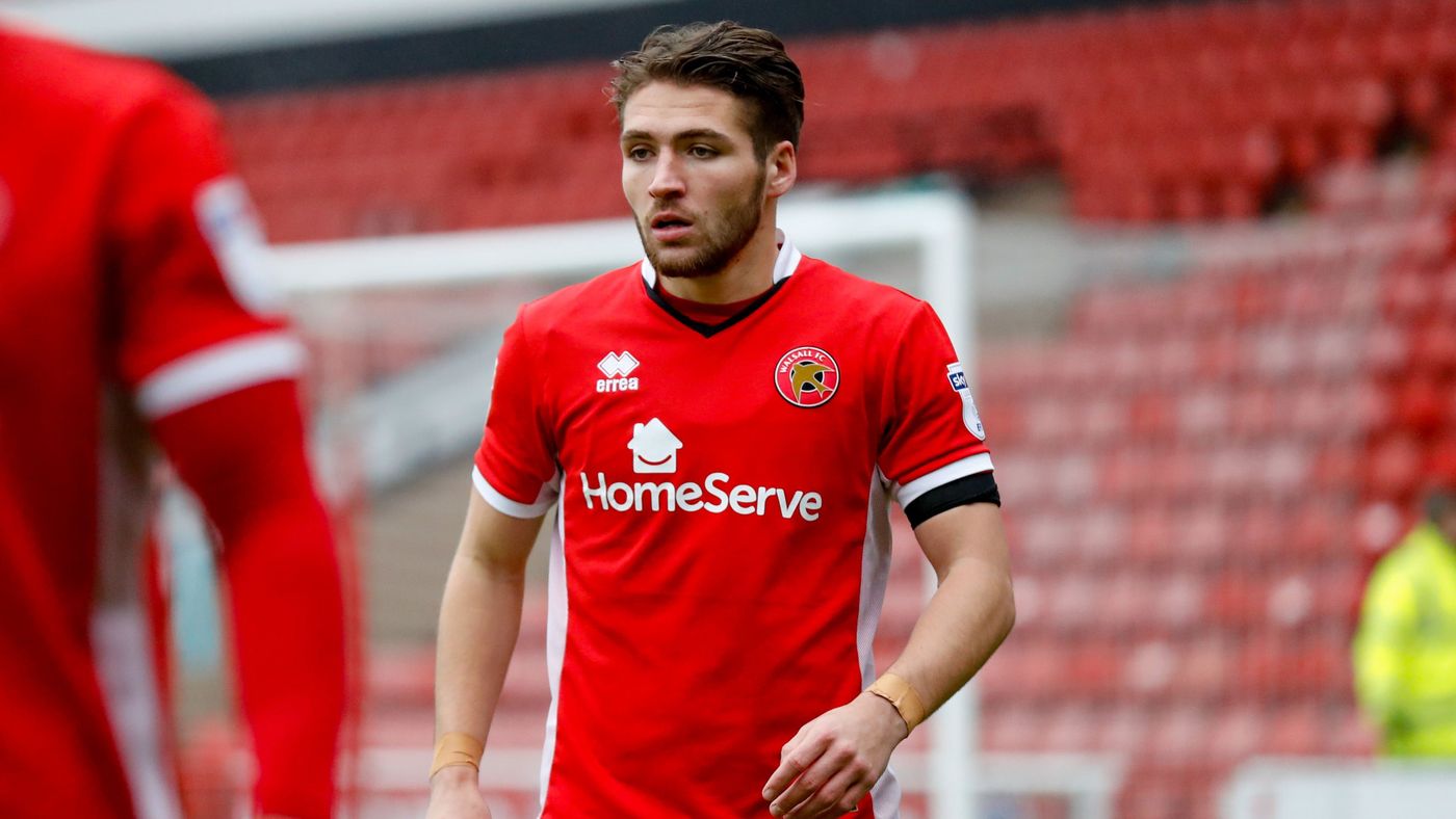 2023 07 11 Luke Leahy signs 12