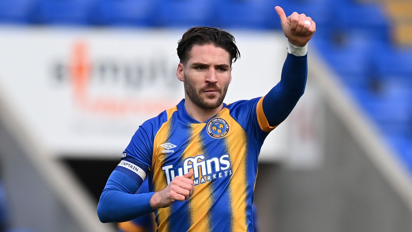 2023 07 11 Luke Leahy signs 19
