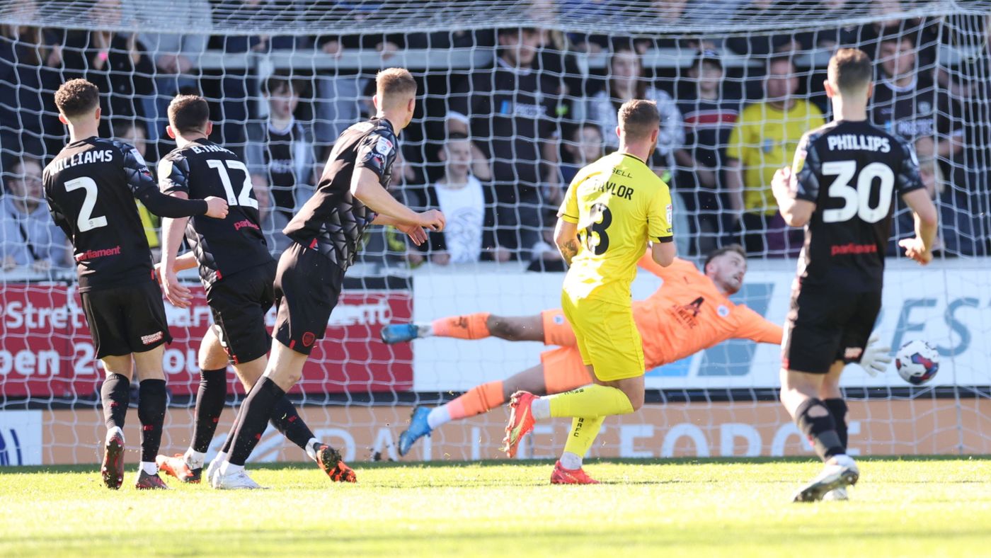 2023 07 24 Dale Taylor signs 16 BurtonVsBarnsley